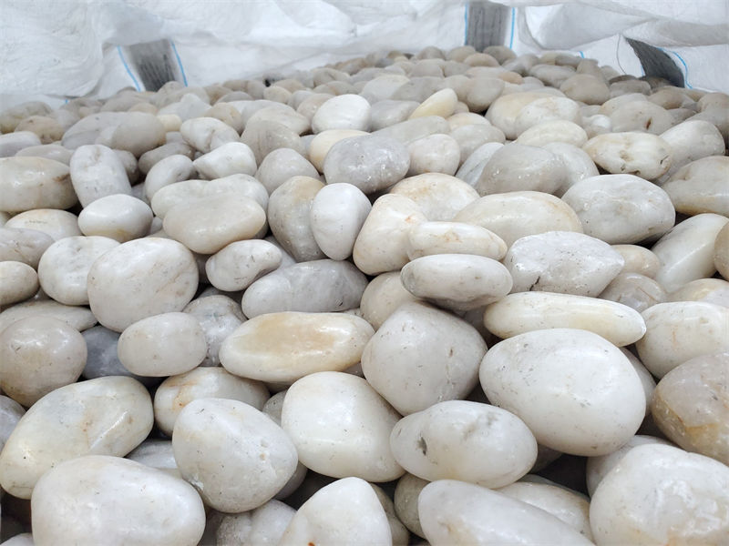 A-Grade White Polished Pebbles for Landscaping & Décor